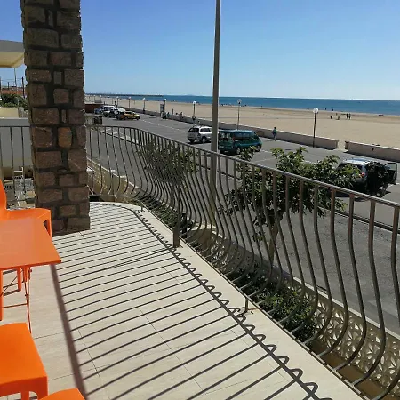 Belle Maison, En Bord De *